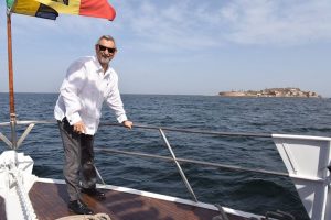 No final do dia de sexta-feira, o Presidente da República e comitiva deslocaram-se à…