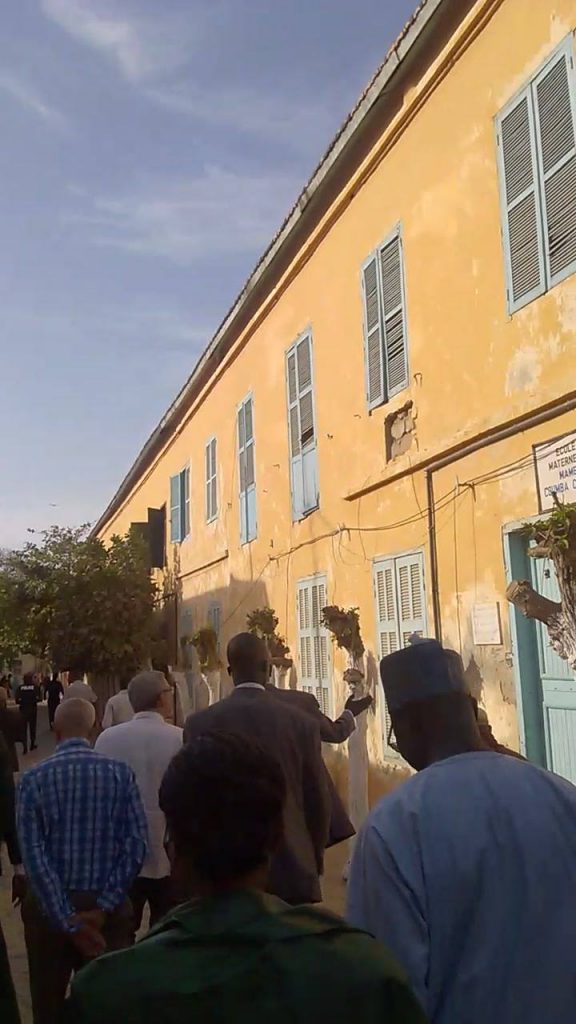 No final do dia de sexta-feira, o Presidente da República e comitiva deslocaram-se à…