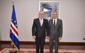 Presidente da República recebeu cartas credenciais do novo Embaixador da Eslováquia, Senhor Oldrich Hlavacek…