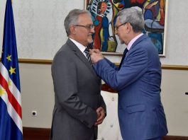 Presidente da República condecora com a Primeira Classe da Medalha de Mérito o Senhor…