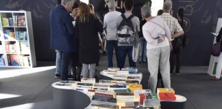 Visita a diversas exposições no Festival Literário Interna…