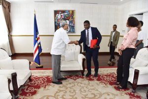 Presidente da República recebe uma delegação da Associa&cc…