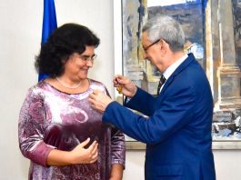 Cerimónia de condecoração da Senhora Helena Alexandra Andr…