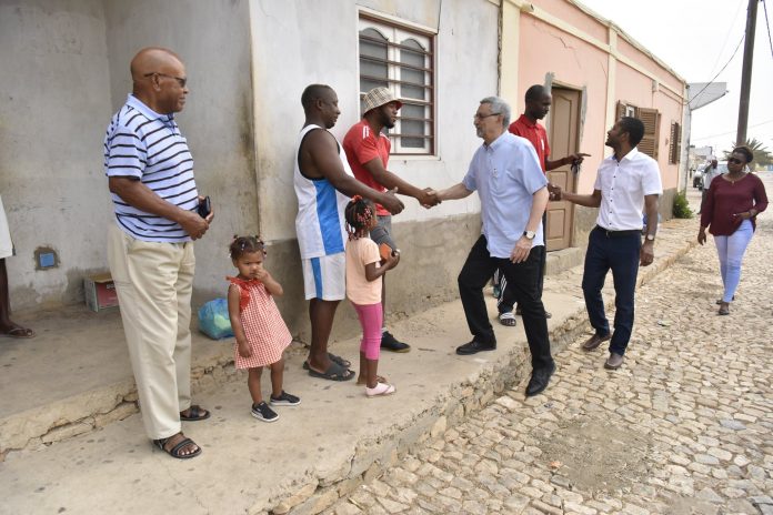 No segundo dia da sua visita oficial à ilha do Maio, o Presidente da Rep…