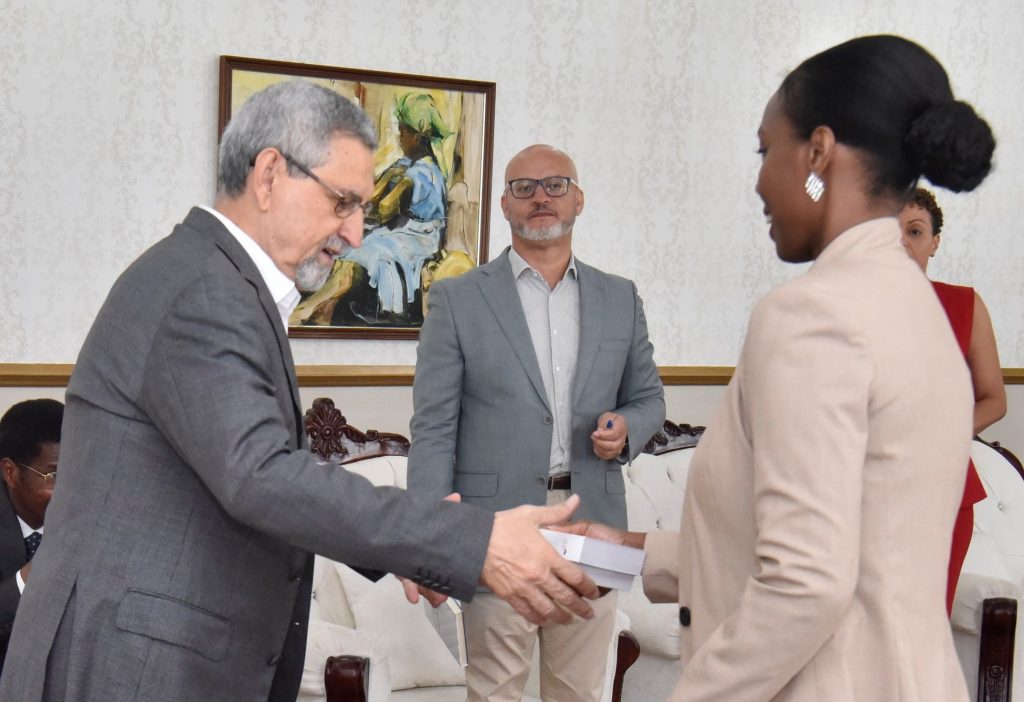 Presidente da República recebeu, em audiência, a nova equipa da AR…