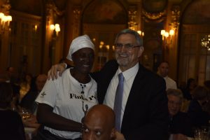 Momentos de confraternização com os convidados, após desfi…