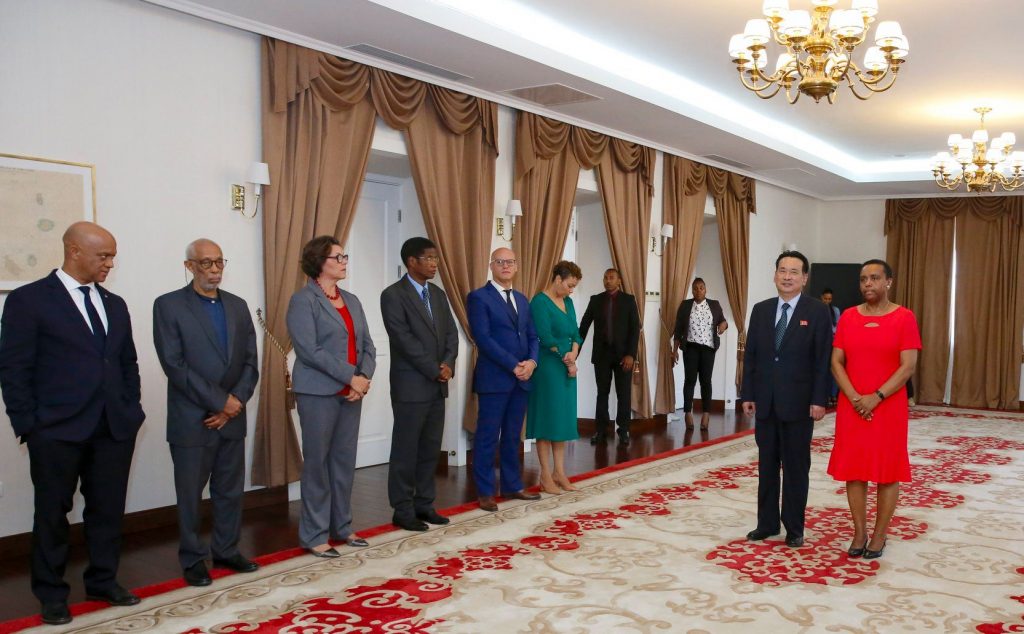 Apresentação das cartas credencias pelo Embaixador da Repú…