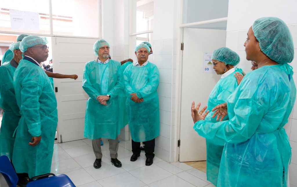 Presidente da República efectua visita ao Laboratório de Virologi…