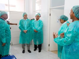 Presidente da República efectua visita ao Laboratório de Virologi…