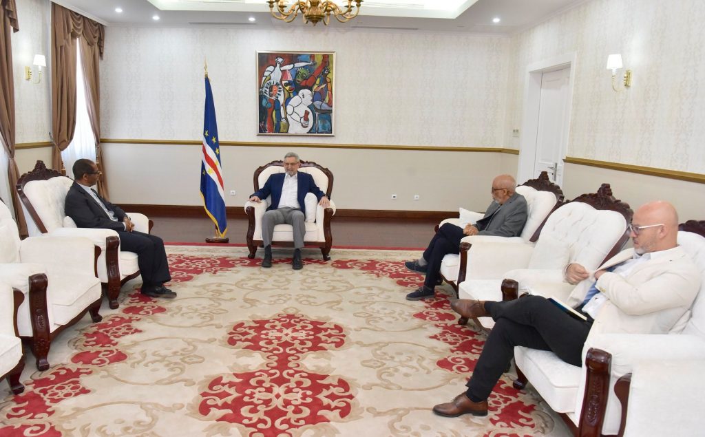 Encontro com Cardeal e Reverendíssimo Bispo da Diocese de Santiago, Dom …