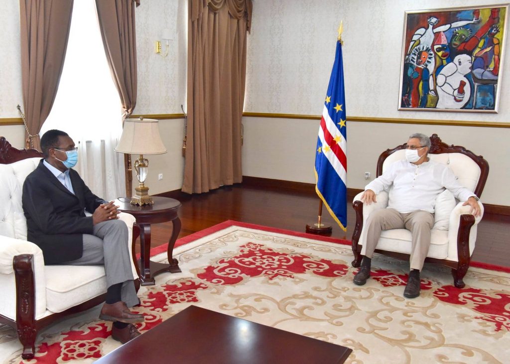 O Chefe de Estado recebeu, em audiência, o Senhor Mário Fernandes, com quem abordou …