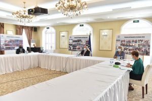 Presidente da República, acompanhado do ministro dos Negócios Estrangeiros e ministr…