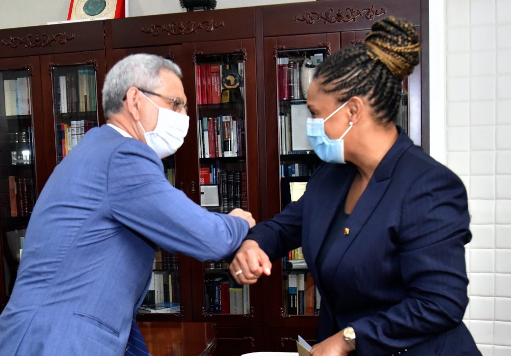 Presidente da República recebeu, em audiência, a Senhora Suzi Carla Barbosa, Ministra dos Negócios…