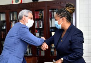 Presidente da República recebeu, em audiência, a Senhora Suzi Carla Barbosa, Ministra dos Negócios…