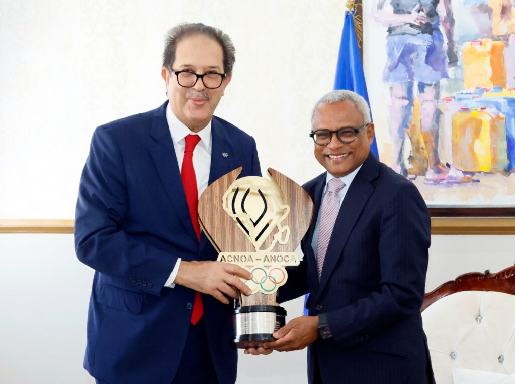 PR homenageado pela ACNOA